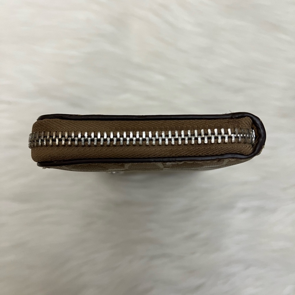 COACH - BROWN TAN TEXTURED LEATHER LONG PEYTON DREAM ZIP WALLET - Picture 5 of 13